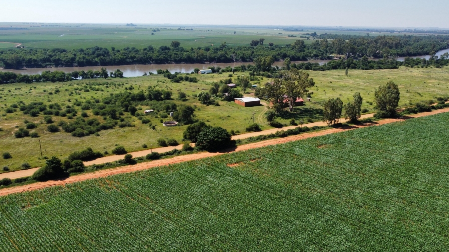 Commercial Property for Sale in Leeudoringstad North West